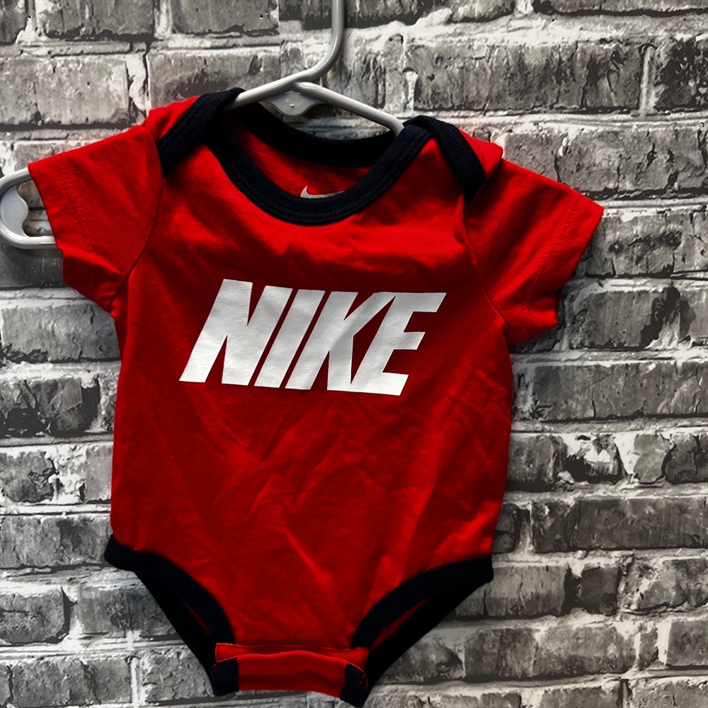 Nike onesie‎